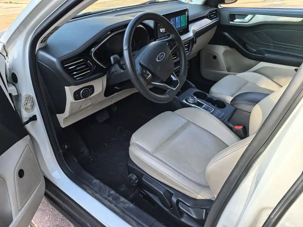 Focus Sedan EcoBoost 180 Auto ST Line