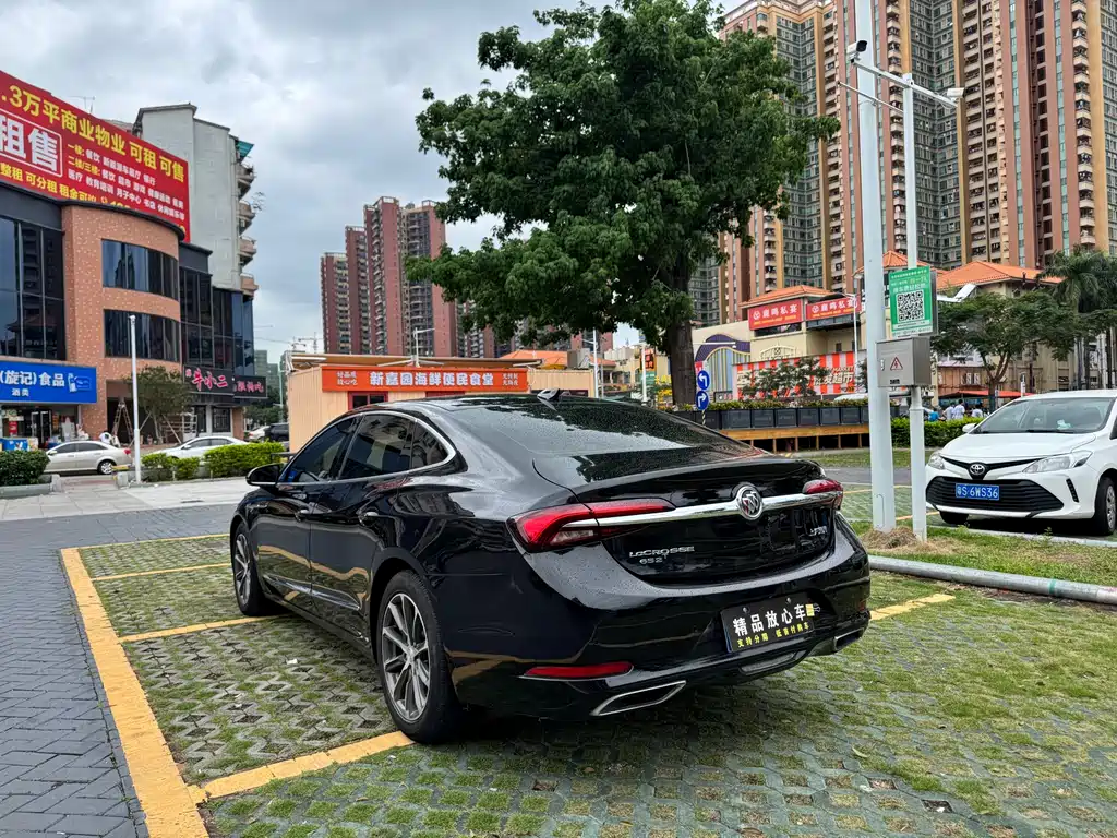 LaCrosse 652 T Luxury