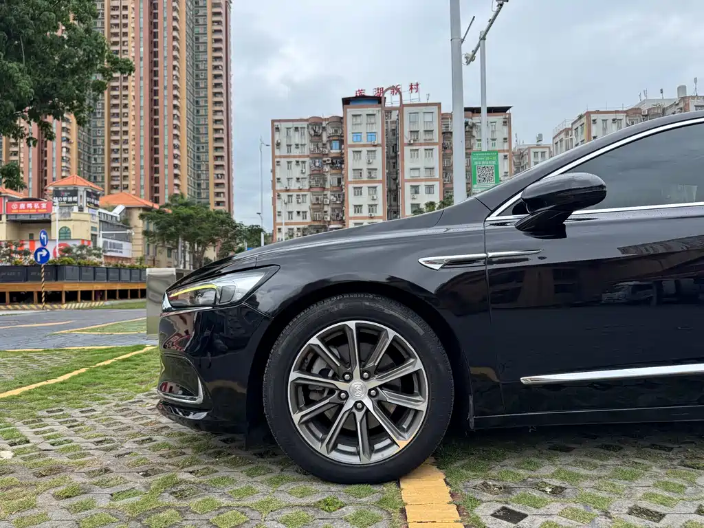 LaCrosse 652 T Luxury