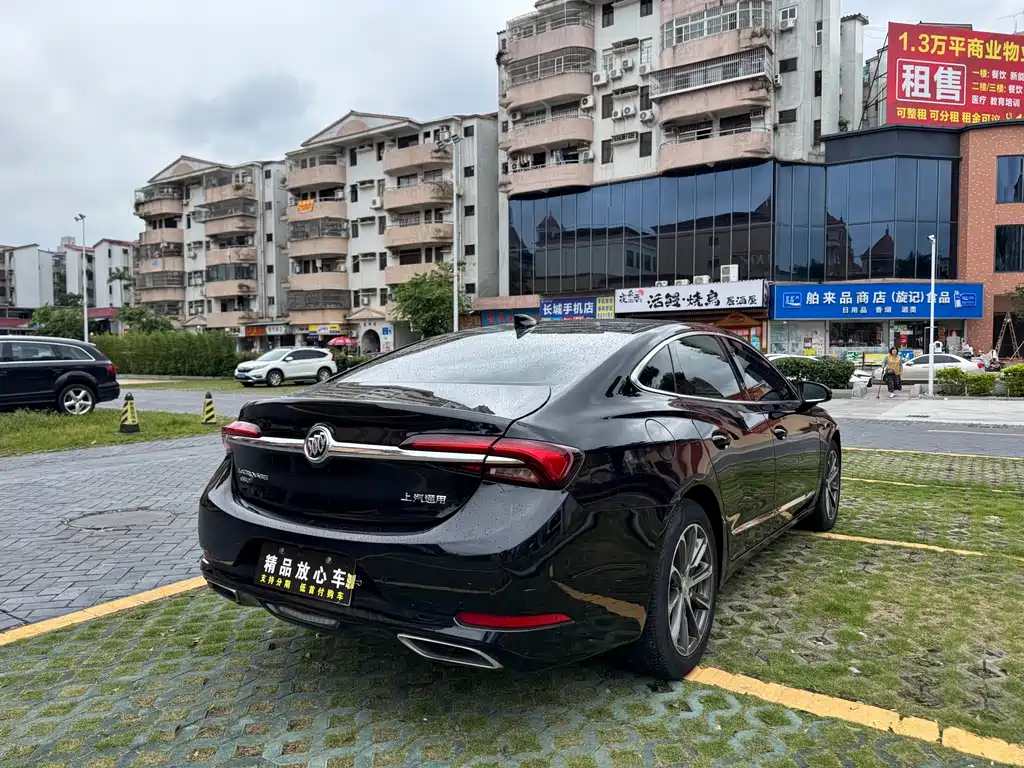 LaCrosse 652 T Luxury