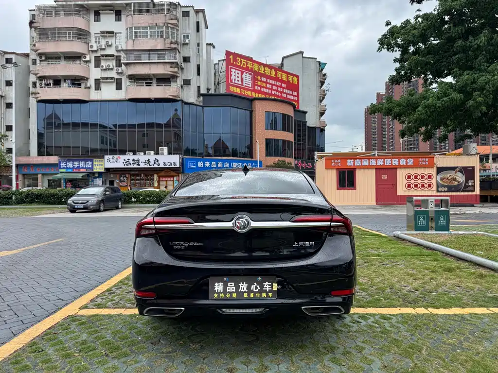 LaCrosse 652 T Luxury