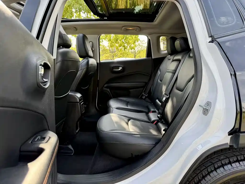 Compass 220 T Auto Home Enjoyment