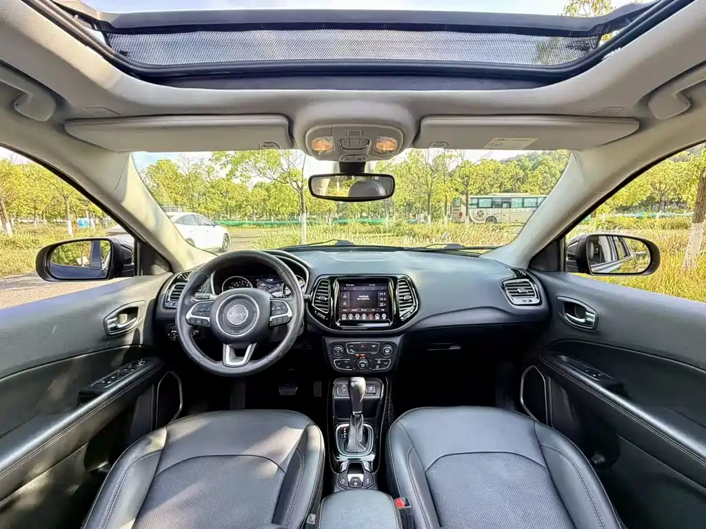 Compass 220 T Auto Home Enjoyment