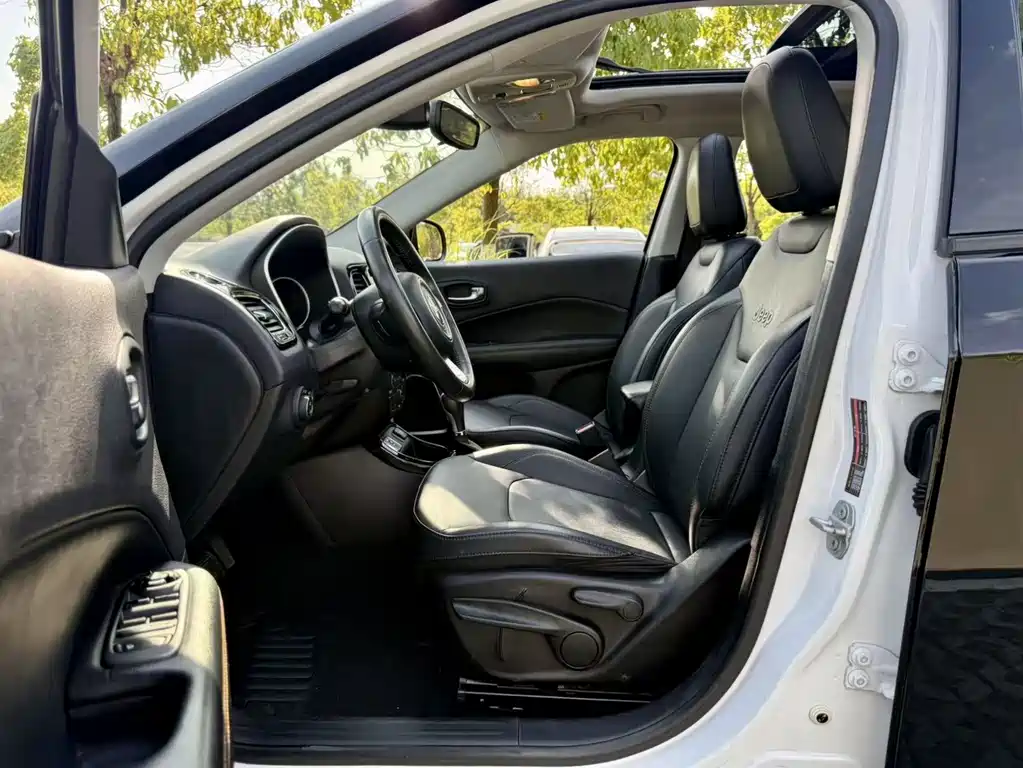 Compass 220 T Auto Home Enjoyment