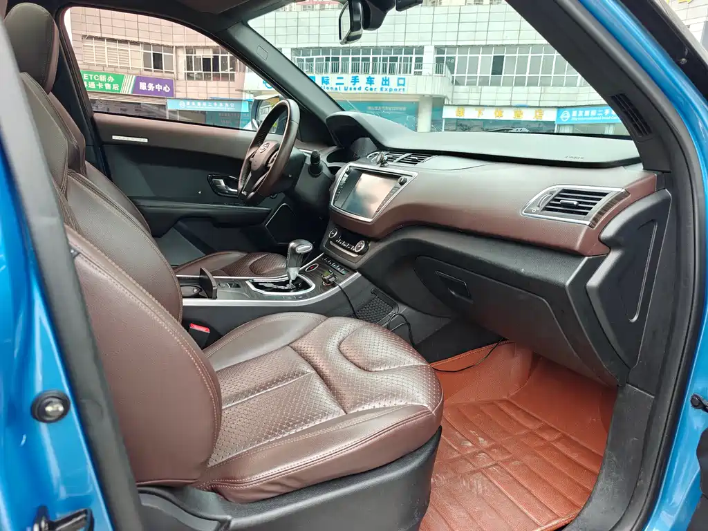 Landwind X7 2.0 T Panoramic Distinguished