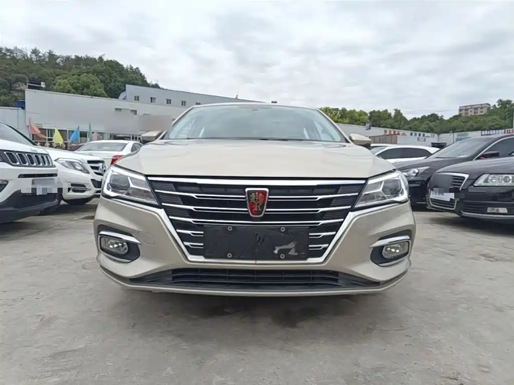 Roewe i5 1.5 L Manual 4 G Connected Leading Luxury Flagship