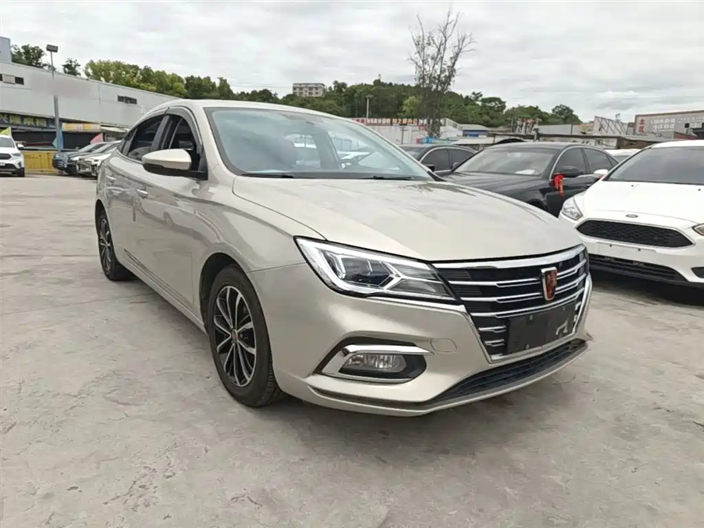 Roewe i5 1.5 L Manual 4 G Connected Leading Luxury Flagship