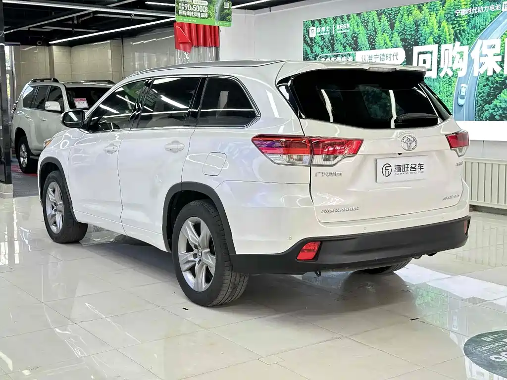 Highlander 2.0 T 4 WD Luxury 7-seat CN-VI
