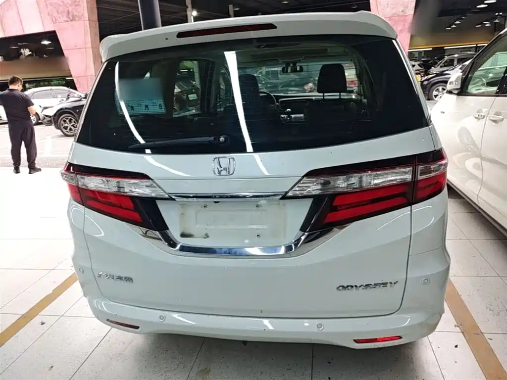 Odyssey 2.4 L Luxury