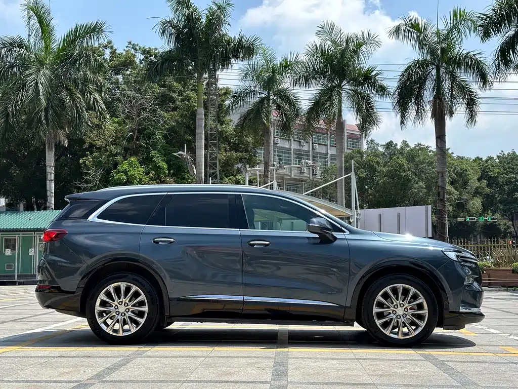 Enclave 28 T 4 WD Flagship