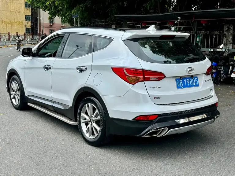 Hyundai Santa Fe 胜达 2013款 改款 2.4 L 自动四驱尊贵型