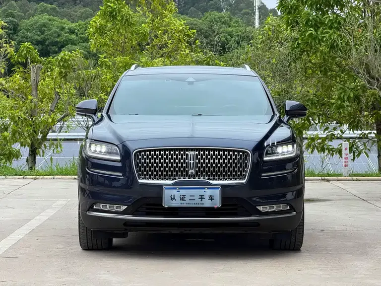 Lincoln Nautilus 2.7 T 4 WD Honor Shine