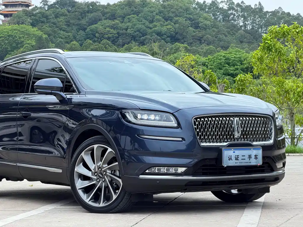 Nautilus 2.7 T 4 WD Honor Shine
