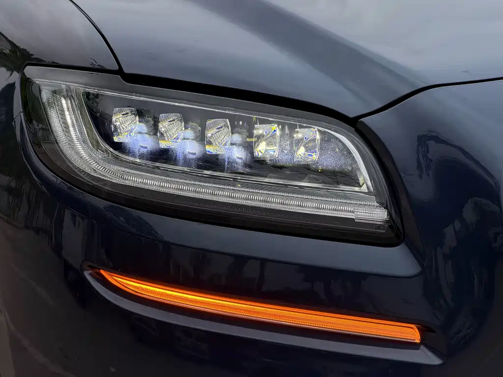 Nautilus 2.7 T 4 WD Honor Shine