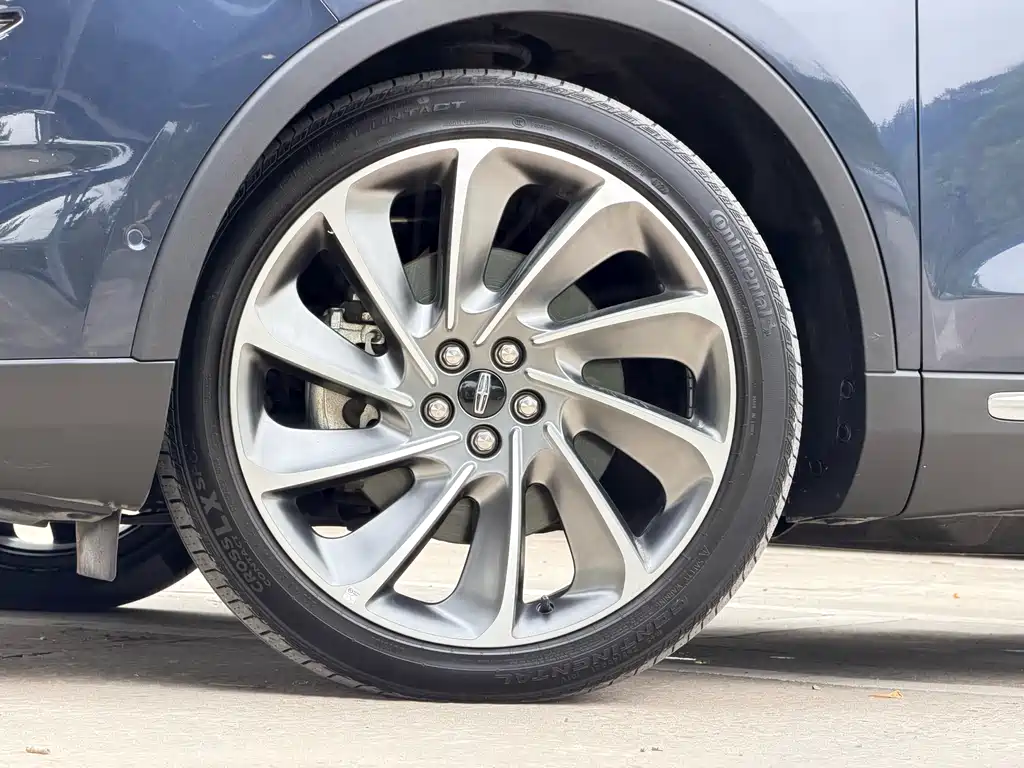 Nautilus 2.7 T 4 WD Honor Shine