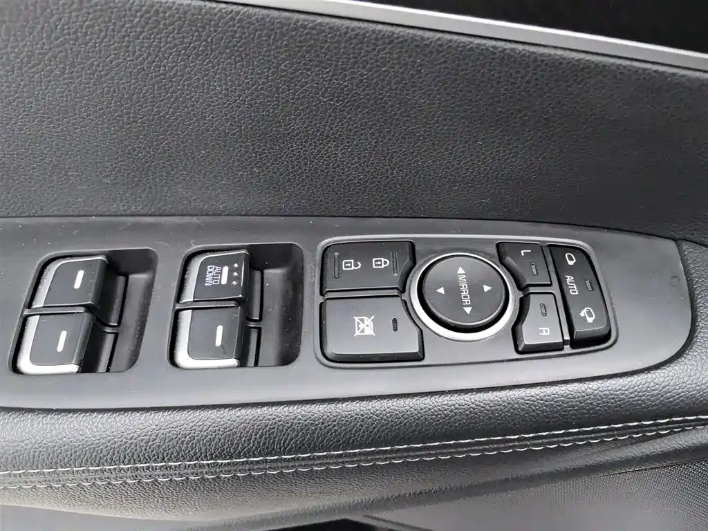 Sorento 索兰托 2016款 索兰托L 2.4 L 汽油4 WD定制版 7座 国V
