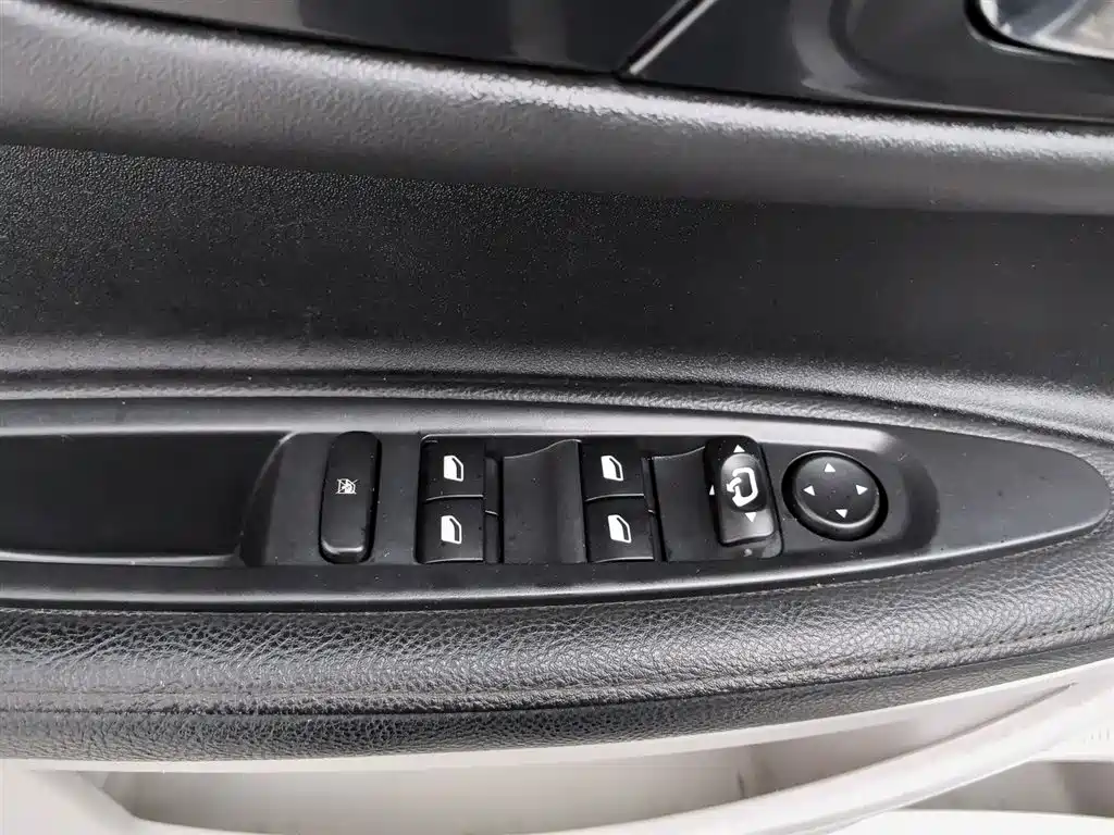 C-Quatre Sedan 1.6 L Auto Taste Enjoyment