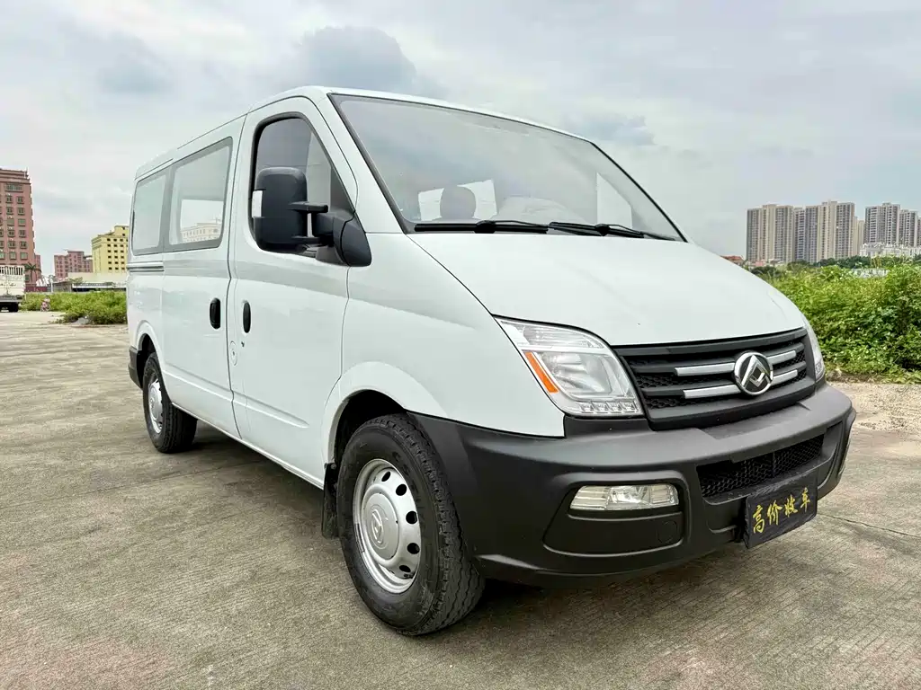 Xintu V80 新途V80 2019款 2.0 T Plus 6挡手动傲运通短轴超低顶5/6座