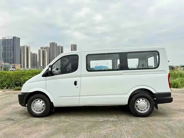Maxus Xintu V80 新途V80 2019款 2.0 T Plus 6挡手动傲运通短轴超低顶5/6座