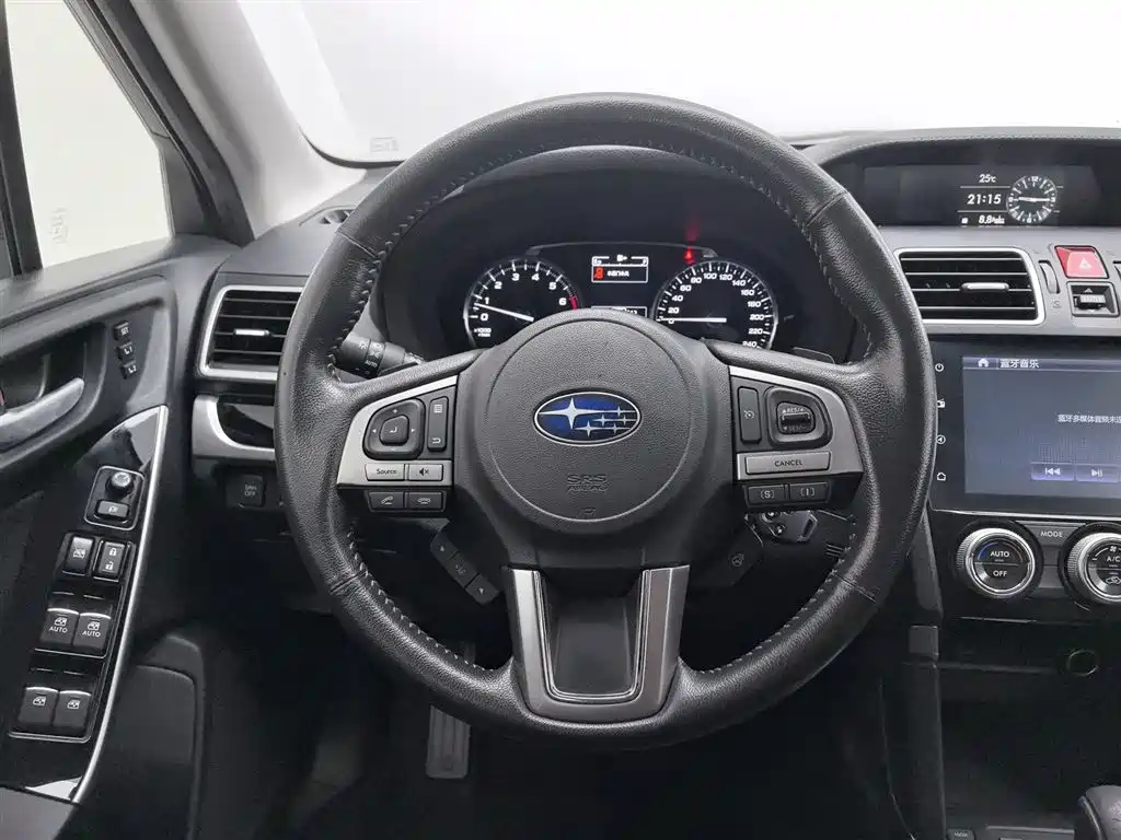 Forester 2.5 i Luxury Navigation