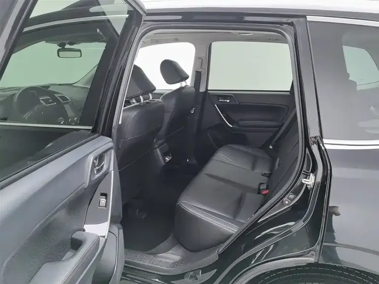 Subaru Forester 2.5 i Luxury Navigation