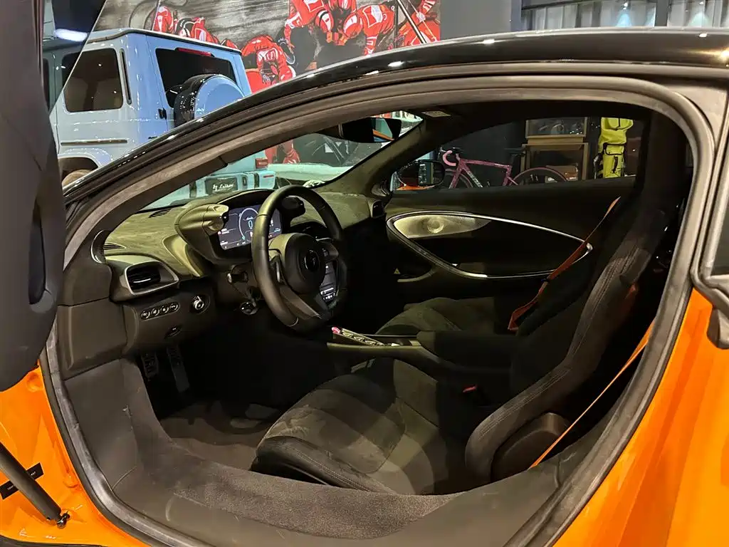 Artura 3.0 T Hybrid Standard