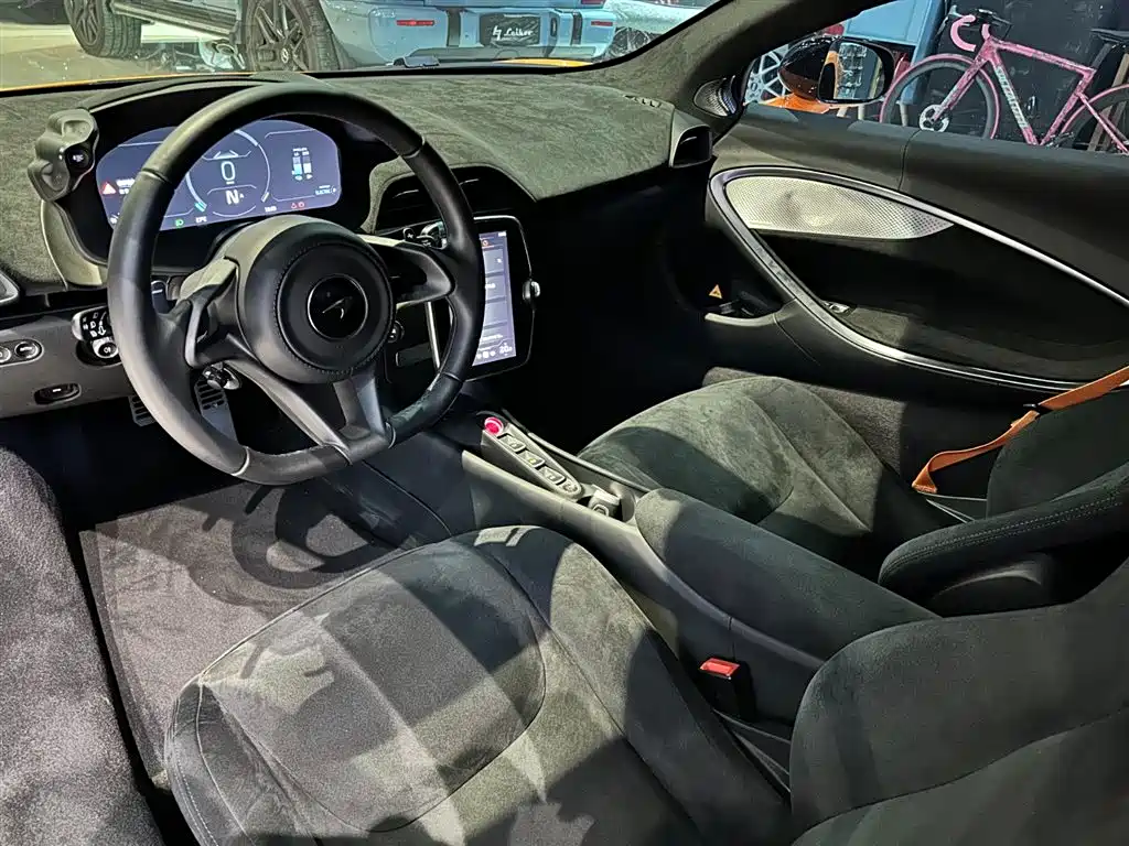 Artura 3.0 T Hybrid Standard
