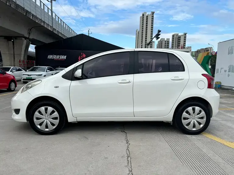 Toyota Yaris 1.6 E Auto Charm Motion