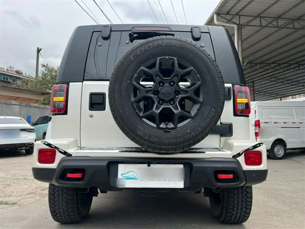 BAIC BJ40 2.0 D Auto 4 WD Blade Hero Swordsman