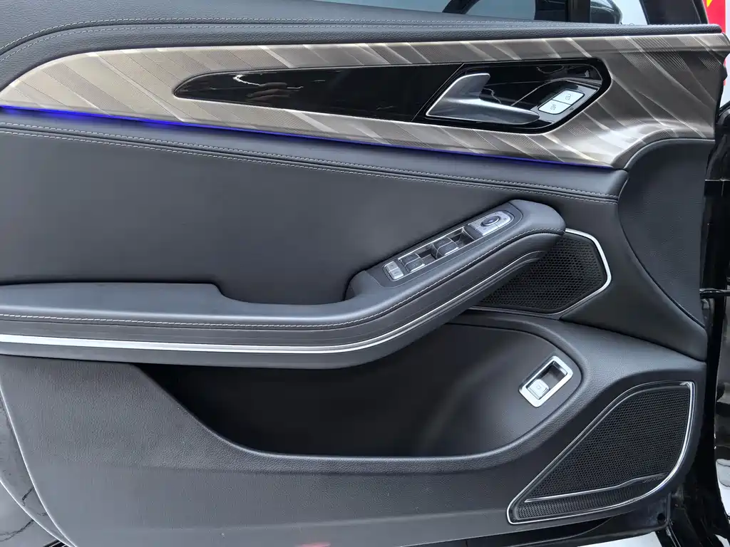 Hongqi H9 2.0 T Connected Flagship Enjoyment