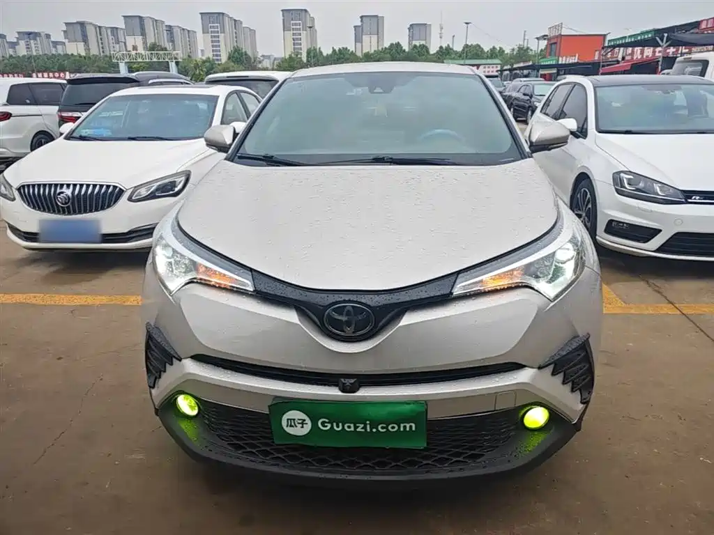Toyota C-HR 2.0 L Leading