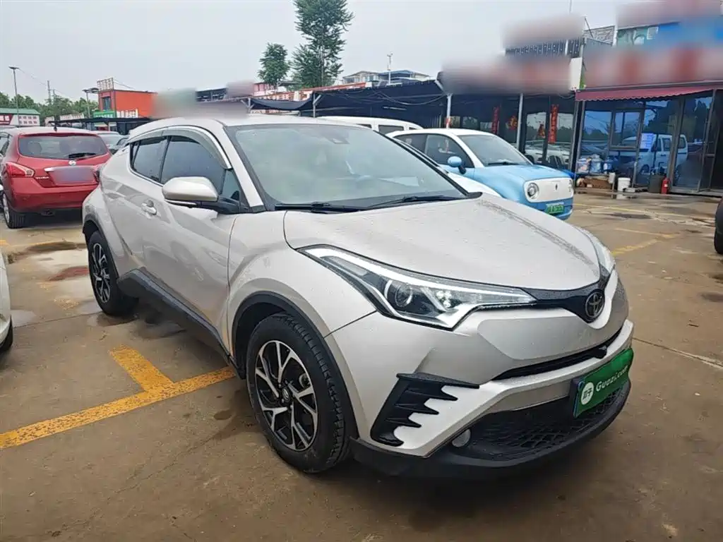 Toyota C-HR 2.0 L Leading