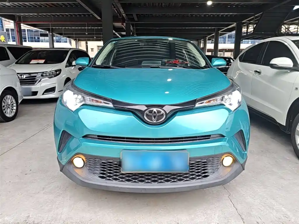 Toyota C-HR 2.0 L Leading