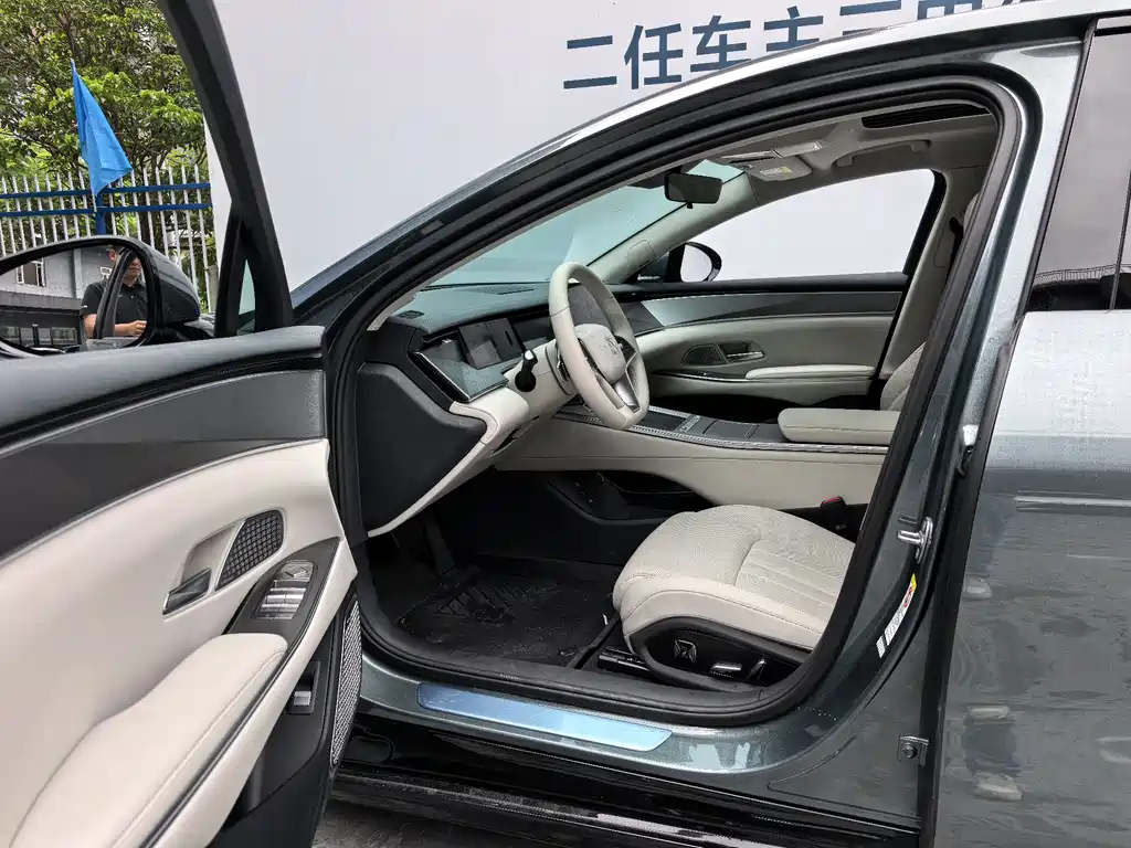 Han L 汉L 2025款 DM-i 200 KM激光雷达尊享型