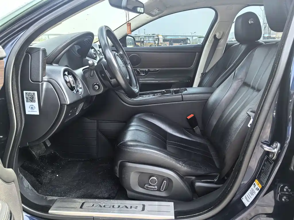 Jaguar XJ XJL 2.0 T 2 WD Graceful Business