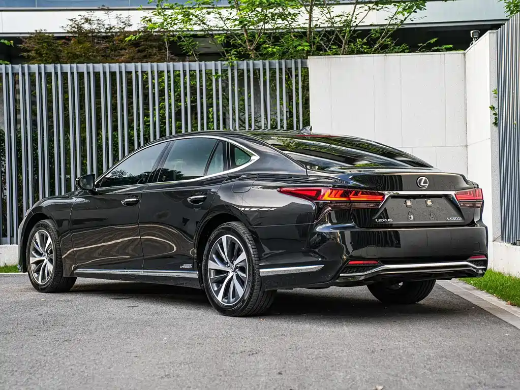 Lexus LS 500 h Outstanding