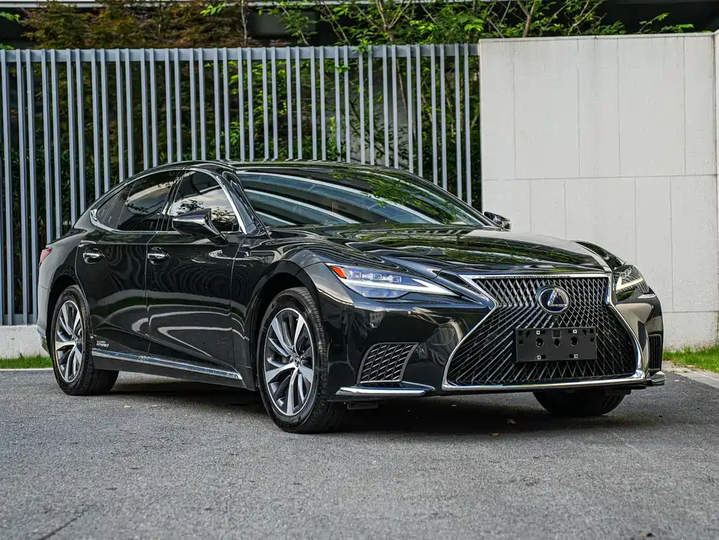 Lexus LS 500 h Outstanding