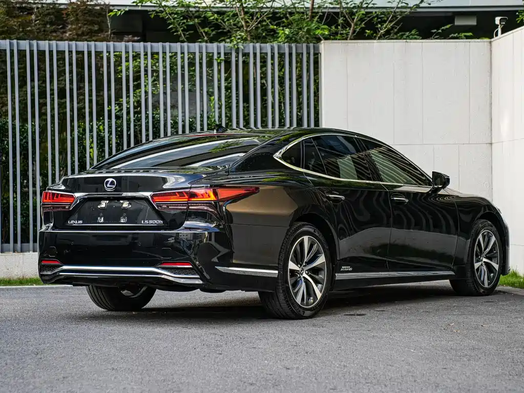 Lexus LS 500 h Outstanding