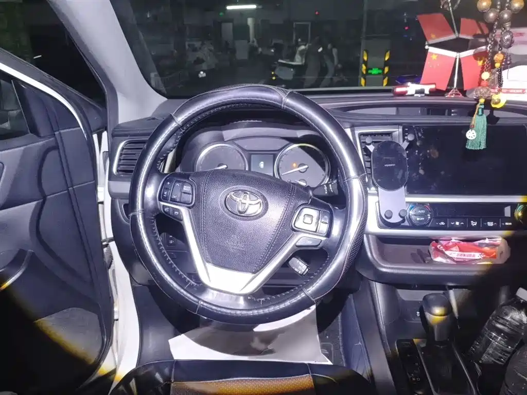 Highlander 2.0 T 4 WD Luxury 7-seat