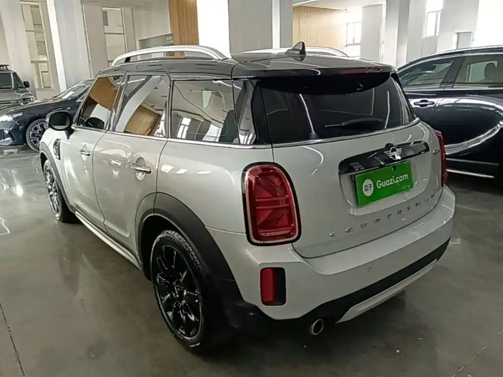 MINI COUNTRYMAN 1.5 T COOPER Connoisseur