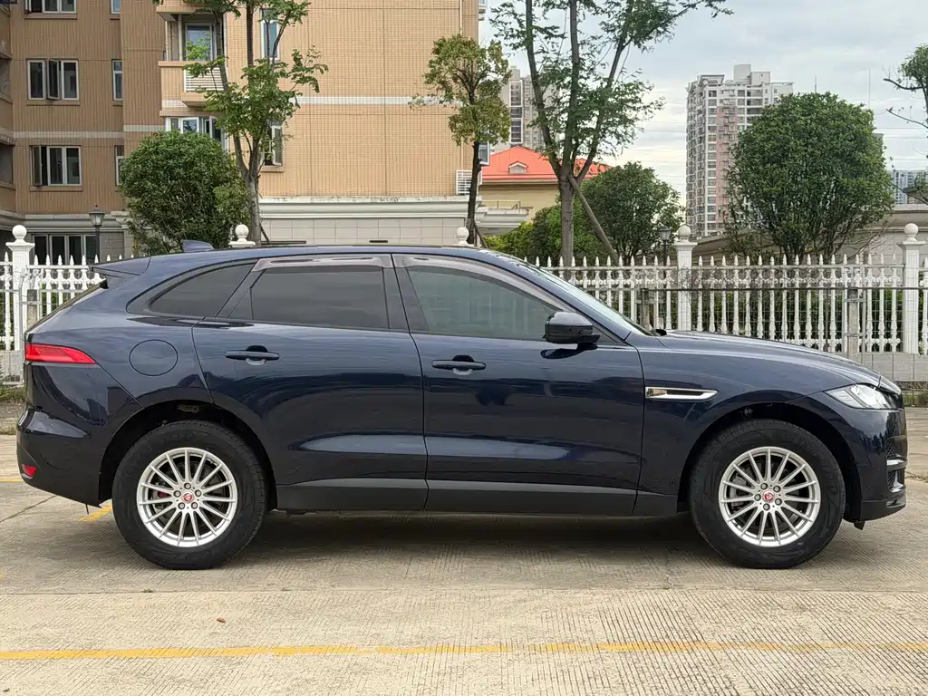 Jaguar F-PACE 2.0 T 2 WD Urban Premium