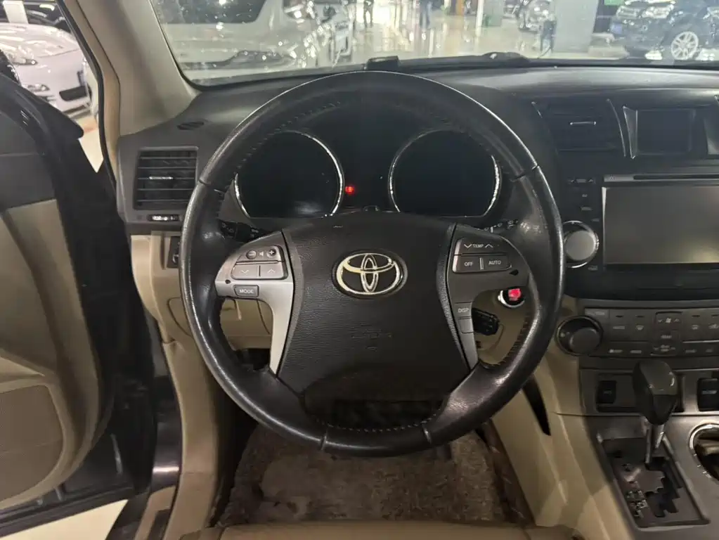 Highlander 2.7 L 2 WD 7-seat Luxury