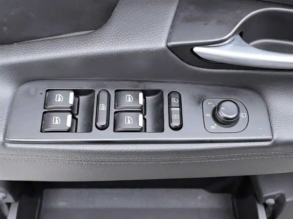 Borui 博瑞 2015款 1.8 T 旗舰型