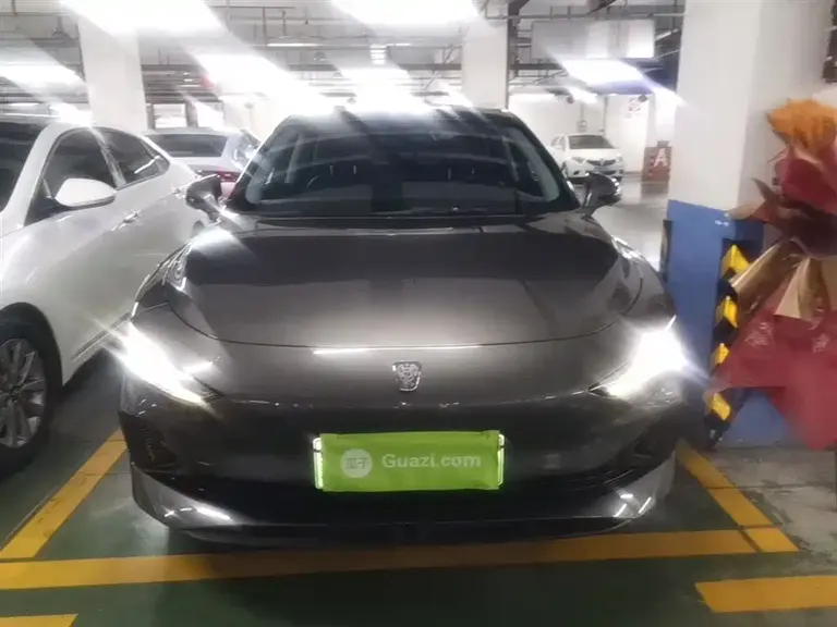 Roewe D7 DMH 125 km Outstanding