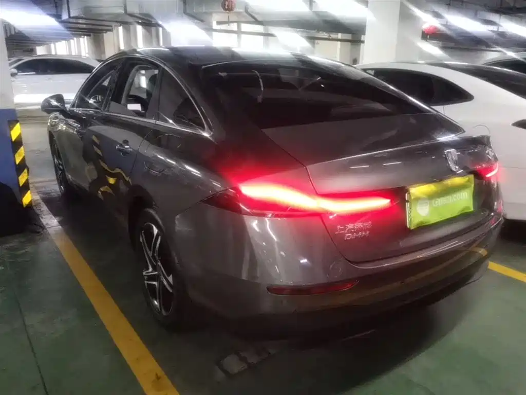 Roewe D7 DMH 125 km Outstanding