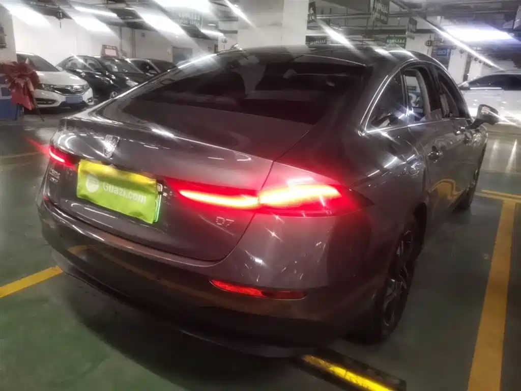 Roewe D7 DMH 125 km Outstanding