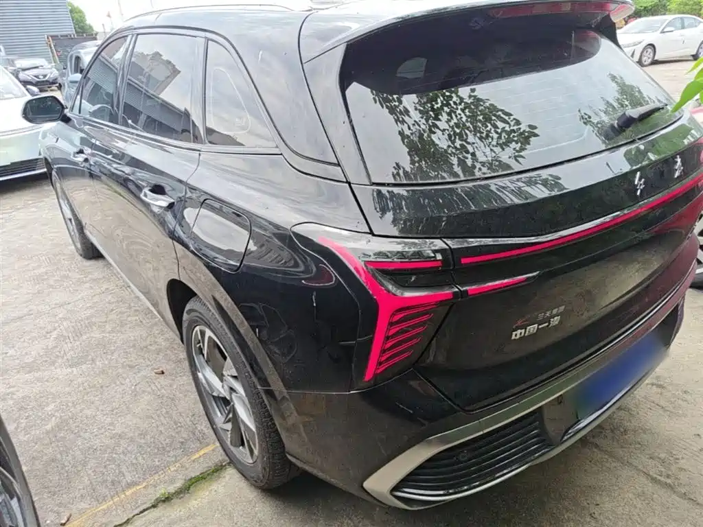 Hongqi HS3 PHEV 115 km Power Action