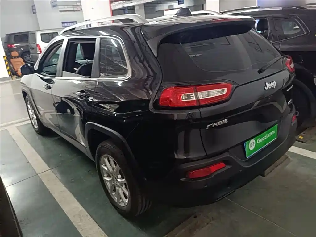 Cherokee 2.0 L Superior