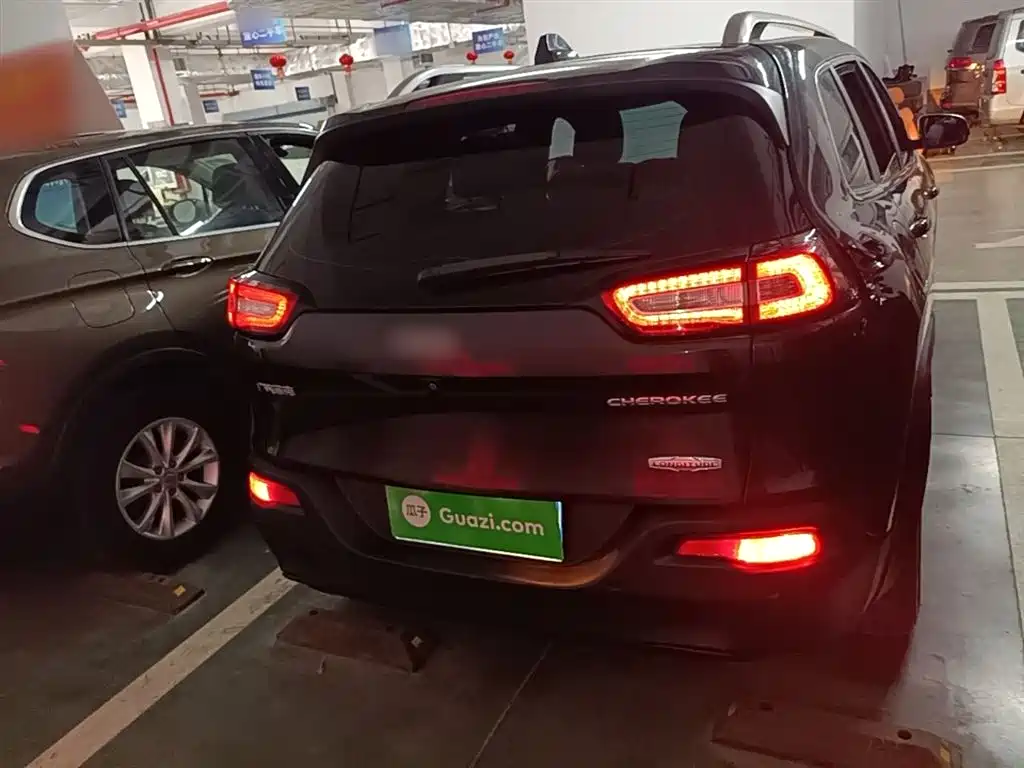 Cherokee 2.0 L Superior