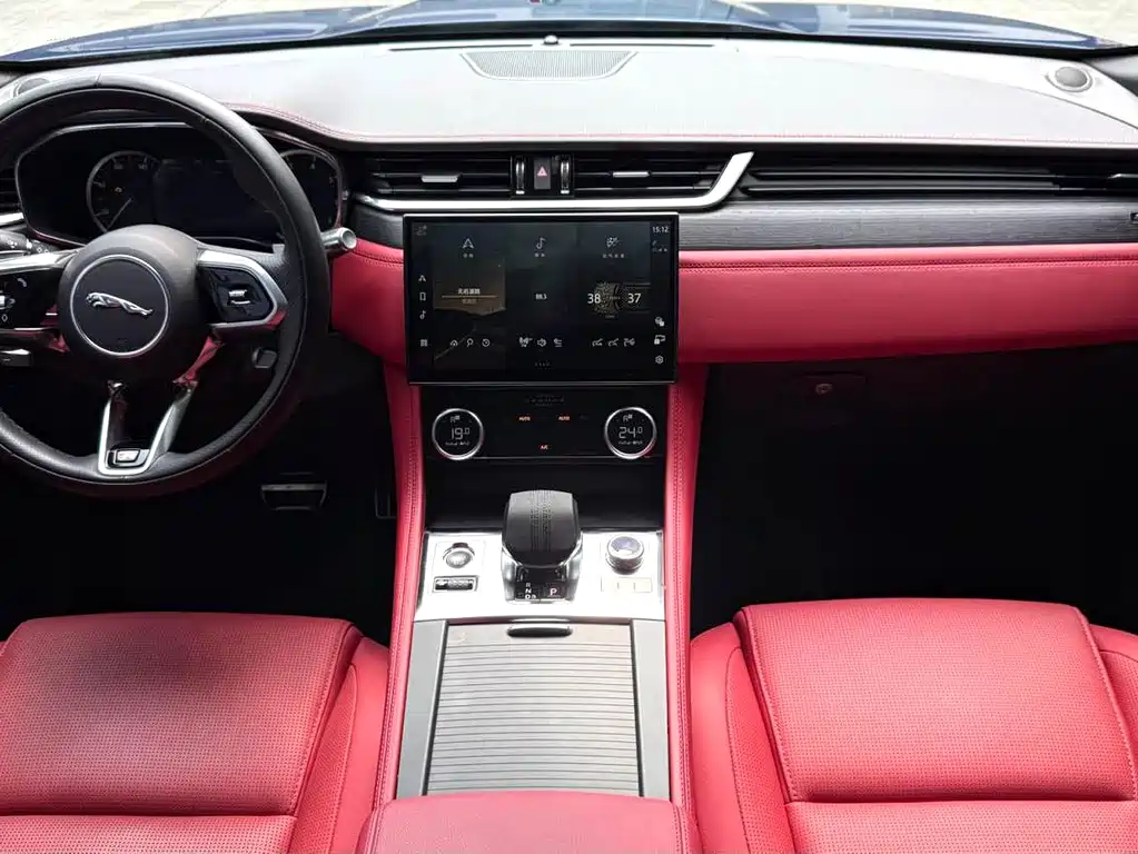 Jaguar F-PACE P250 R-Dynamic BLACK
